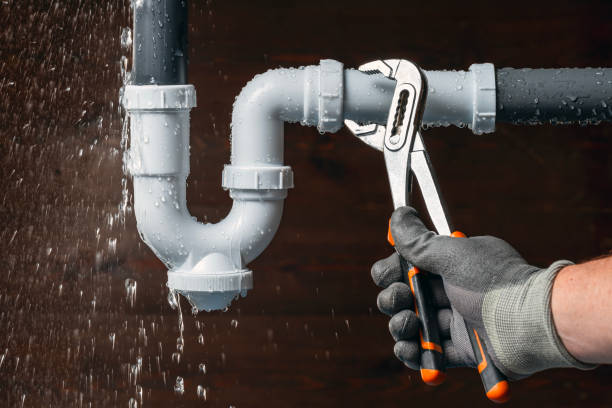 Professional Drain Cleaning technician working in Artesia Wells, TX
